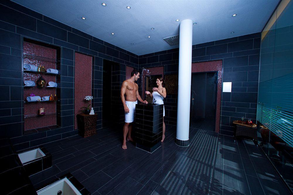 Linsberg Asia Hotel, Spa & Therme - Adults Only Bad Erlach Buitenkant foto